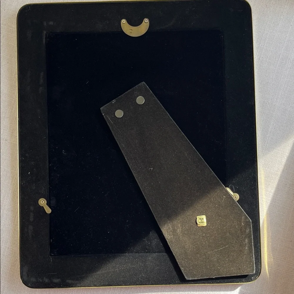 Elegant Large Brass Photo Frame for 8”x10” photo - Picture 3 of 4